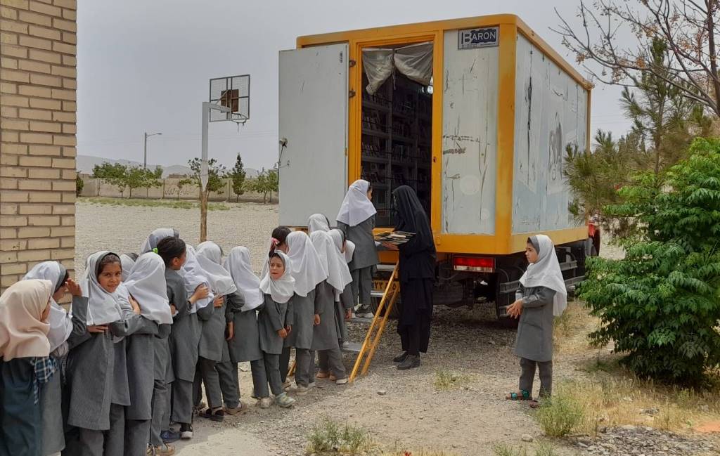 کتابخانه سیار؛ راهکار اقتصادی تحقق عدالت فرهنگی در روستاهای فاقد کتابخانه