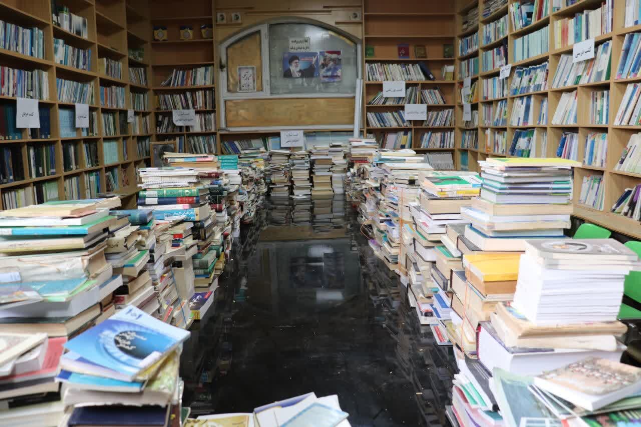 اهدای بیش از ۱۰۰۰ جلد کتاب به کتابخانه مشارکتی اردوگاه حرفهآموزی و کاردرمانی زنجان