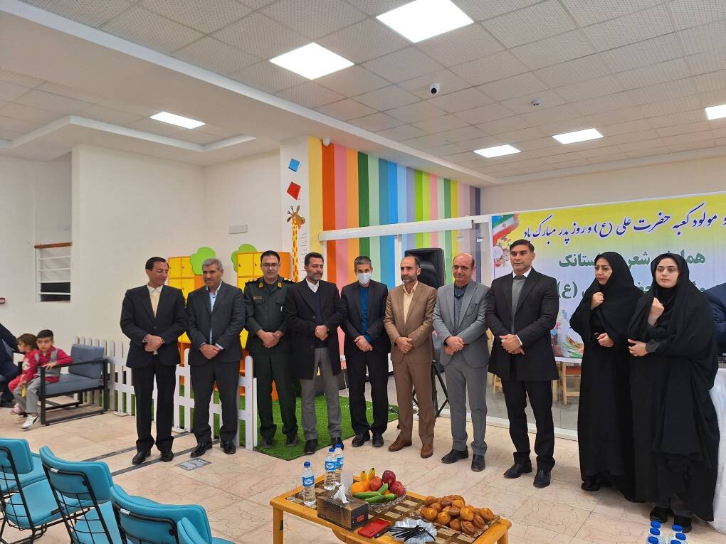 محفل ادبی با محوریت شعر و داستانک در شهرستان درهشهر برگزار شد