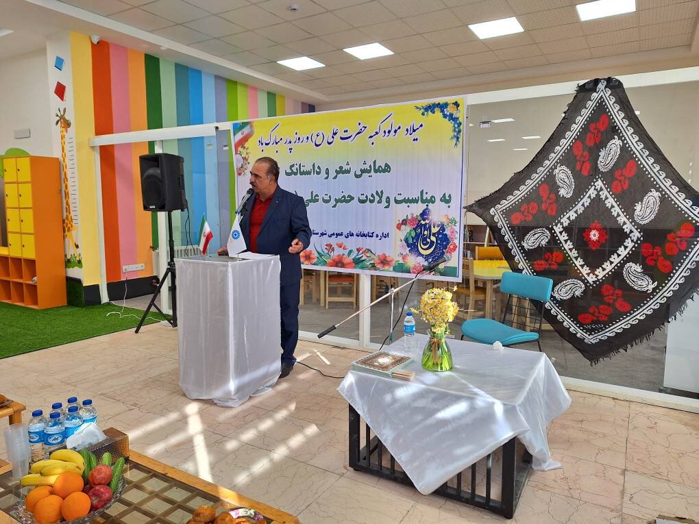 محفل ادبی با محوریت شعر و داستانک در شهرستان درهشهر برگزار شد