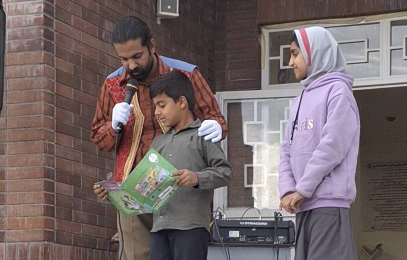 «یک روز شاد با کتاب» در شهر چاهمرید شهرستان کهنوج برگزار شد