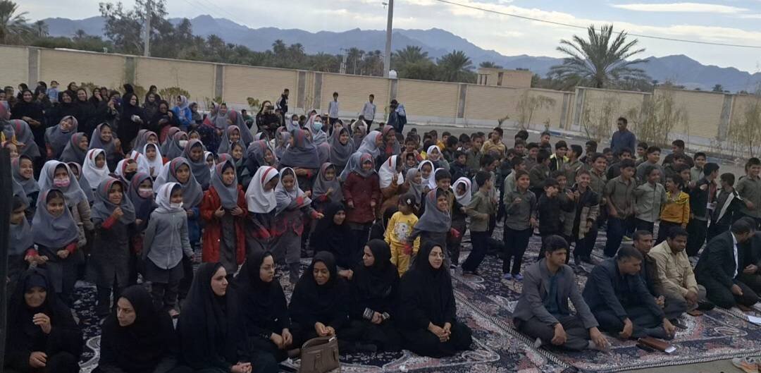 «یک روز شاد با کتاب» در شهر چاهمرید شهرستان کهنوج برگزار شد