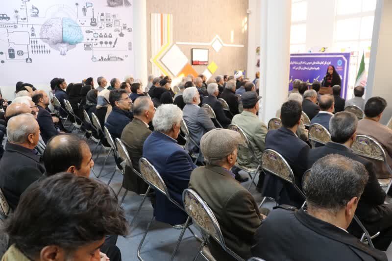 برجستهکردن نقش مفاخر و پیشکسوتان، از مأموریتهای نسل جدید کتابخانههای عمومی است