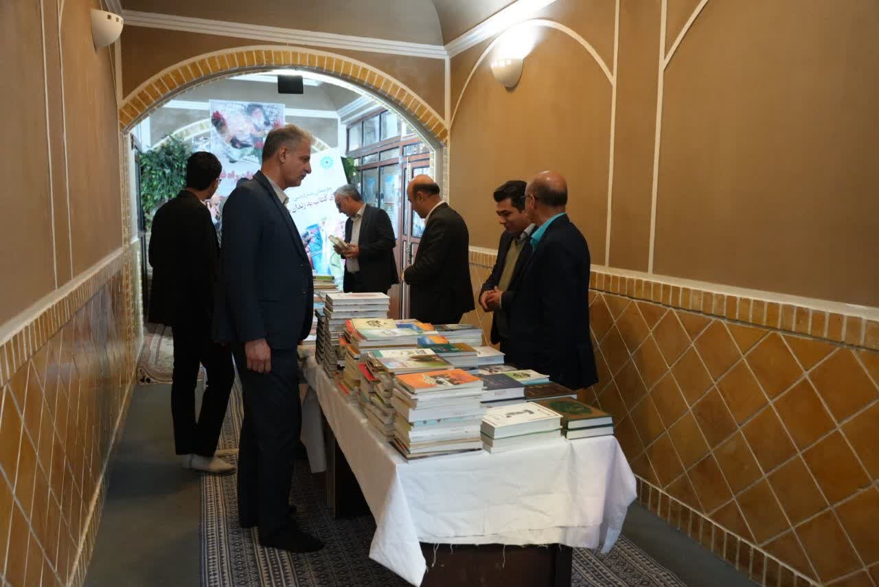 اهدای بیش از ۱۰۰۰ جلد کتاب به کتابخانه زندانهای استان یزد