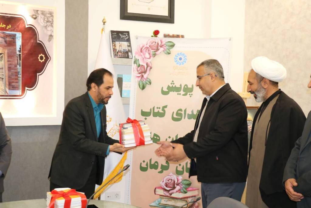 اهدای ۲هزار جلد کتاب، به کتابخانه زندانهای استان کرمان