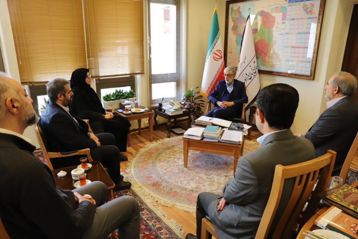 دیدار و گفتگوی دبیرکل نهاد کتابخانههای عمومی کشور با غلامعلی حداد عادل