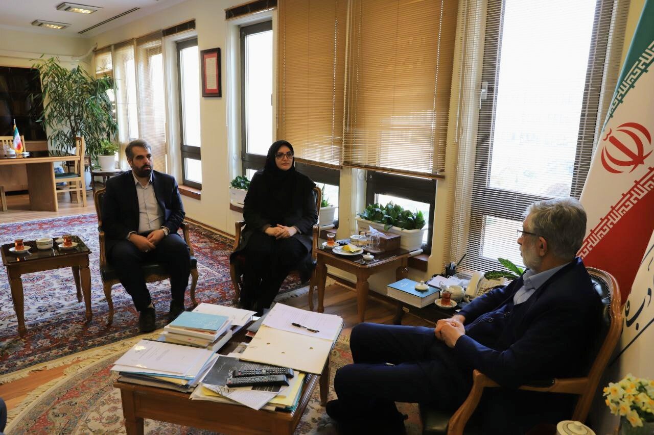 دیدار و گفتگوی دبیرکل نهاد کتابخانههای عمومی کشور با غلامعلی حداد عادل