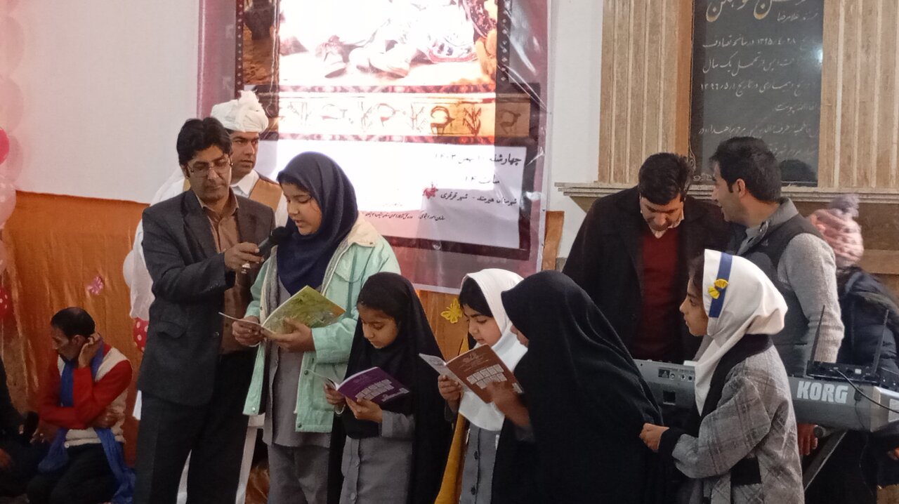 اردوی فرهنگی «یکروز با کتاب» در شهر قرقری شهرستان هیرمند برگزار شد