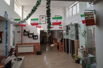 آذین بندی و اهتزار پرچم جمهوری اسلامی ایران در کتابخانه‌های عمومی استان لرستان