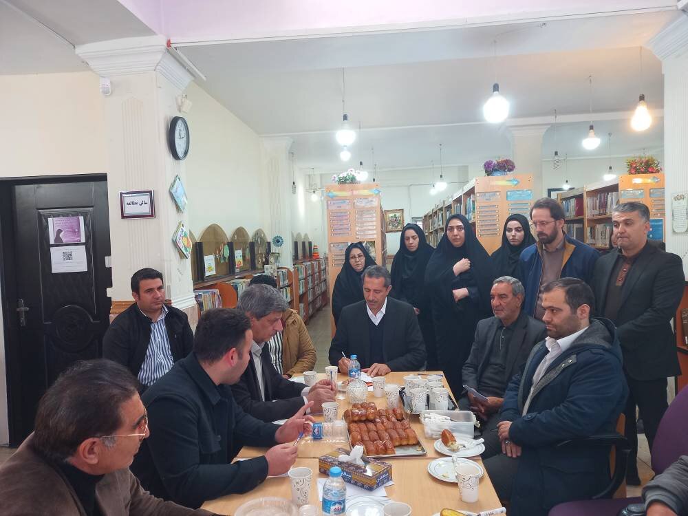 خدمات و فعالیتهای کتابداران کتابخانههای عمومی قابل تحسین است