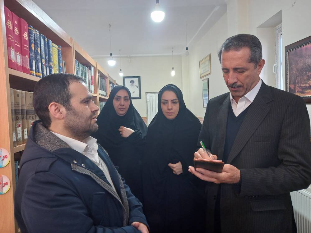 خدمات و فعالیتهای کتابداران کتابخانههای عمومی قابل تحسین است