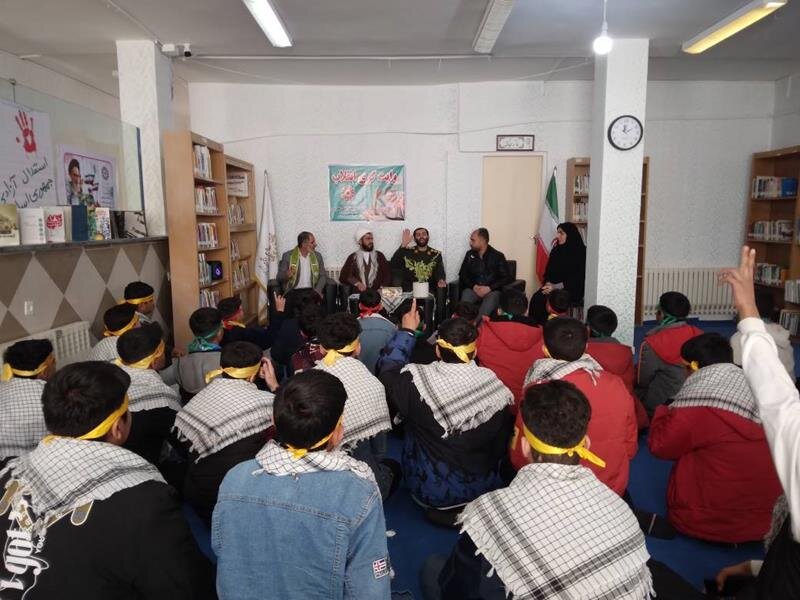 نشست روایتگری انقلاب در کتابخانه امام سجاد (ع) شهرستان ازنا