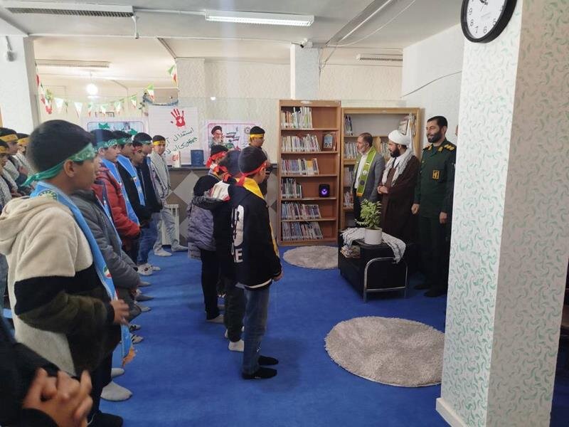 مکتب اسلامی و رهبری دینی باعث نقشآفرینی حوانان در انقلاب اسلامی شد