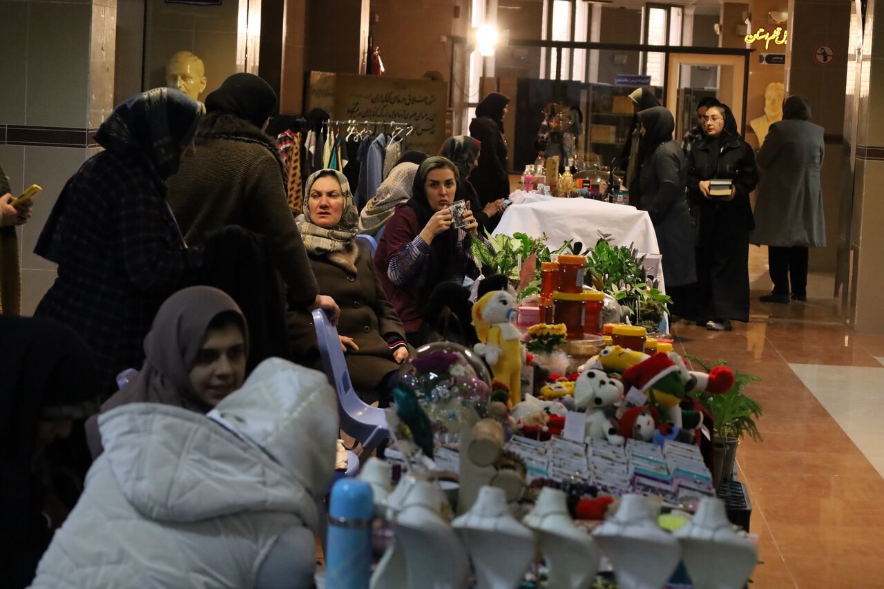 نمایشگاه کسب و کارهای خُرد و خانگی در کتابخانه مرکزی ارومیه برپا شد