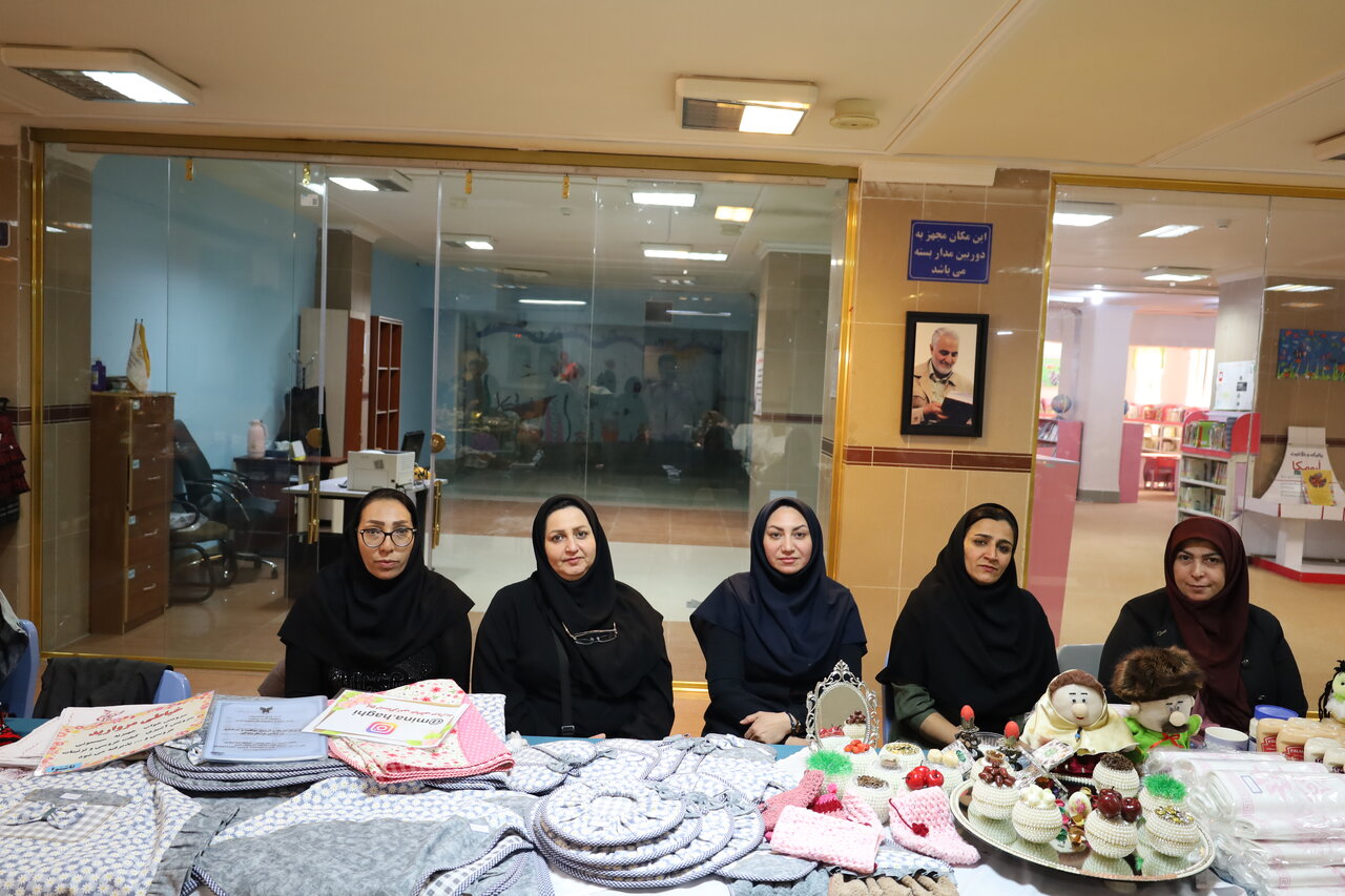 نمایشگاه کسب و کارهای خُرد و خانگی در کتابخانه مرکزی ارومیه برپا شد