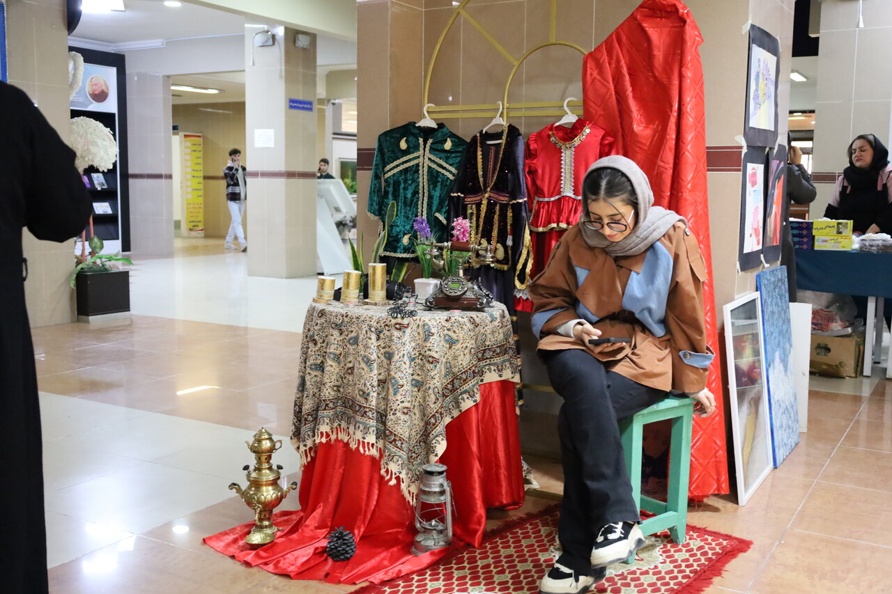 نمایشگاه کسب و کارهای خُرد و خانگی در کتابخانه مرکزی ارومیه برپا شد