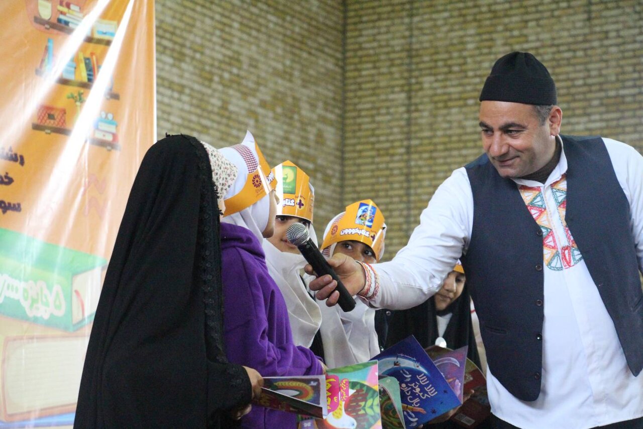 ویژه برنامه و مسابقه بزرگ «مثبت کتابخووون» در شهر سنگدوین