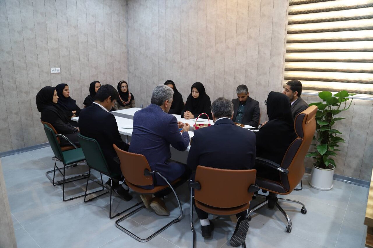 نقش موثر دغدغههای کتابدار بر توسعه فرهنگی شهرستان جم