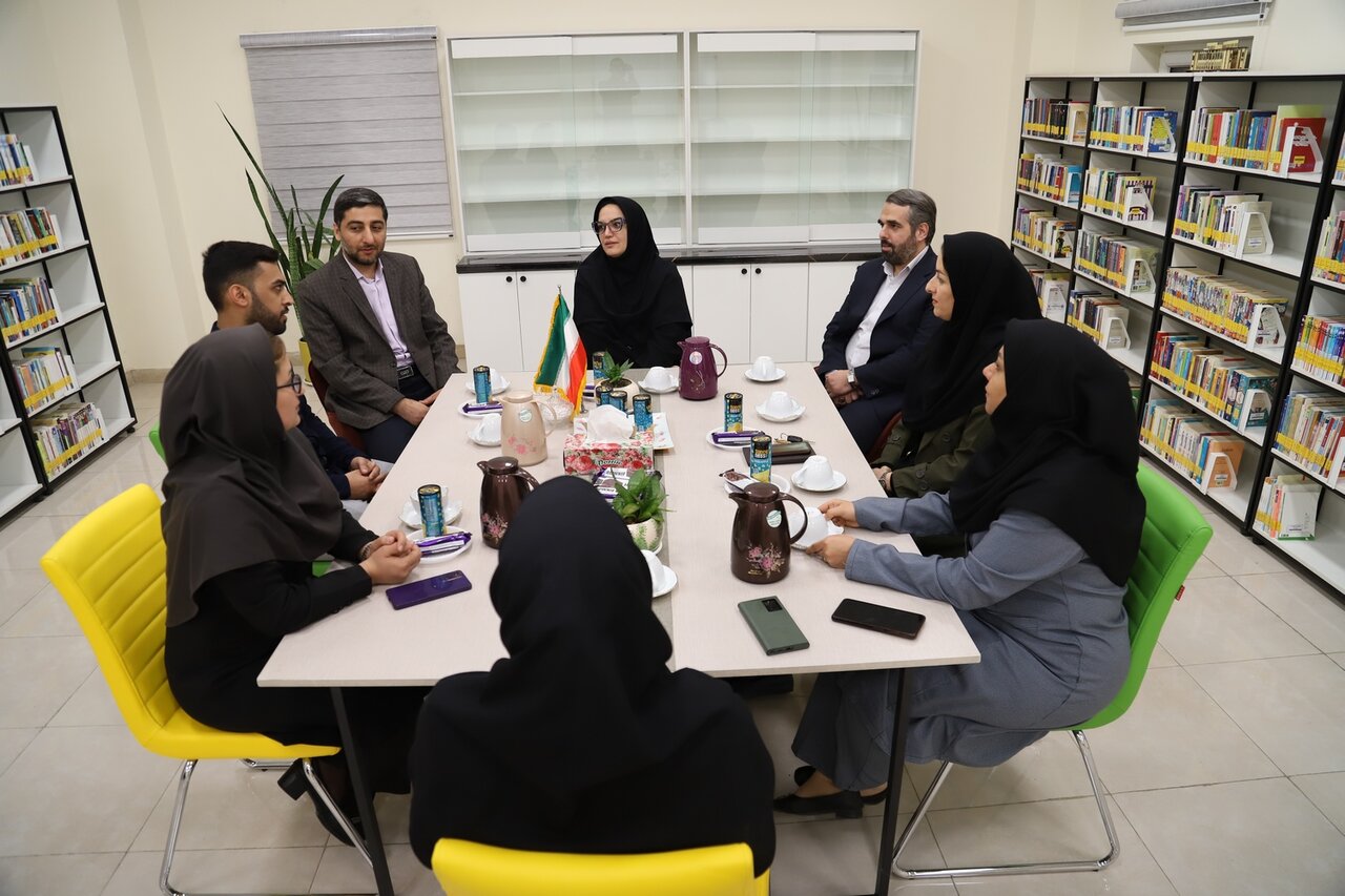 بازدید آزاده نظربلند از برخی کتابخانههای عمومی استان بوشهر