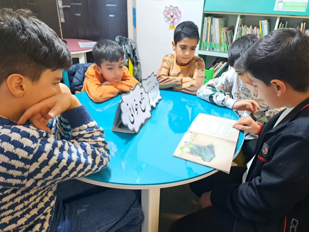 ویژه برنامههای «فجر پیروزی» در کتابخانههای عمومی استان مرکزی