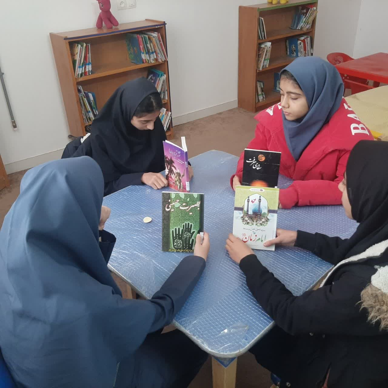 ویژه برنامههای «فجر پیروزی» در کتابخانههای عمومی استان مرکزی