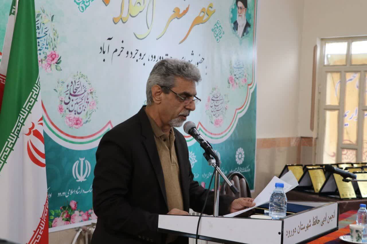 جریان شعر متعهد در دوره انقلاب اسلامی، قدرتمند شد