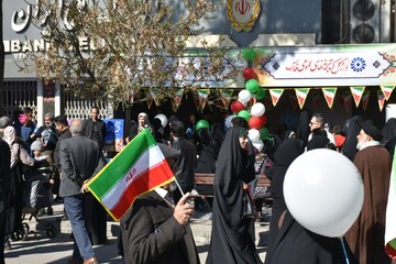 غرفه اداره کل کتابخانه های عمومی فارس در مسیر راهپیمایی 22 به من شیراز