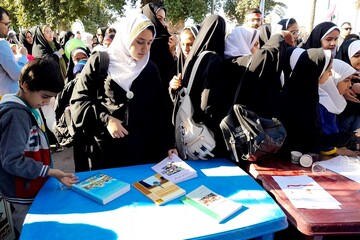 حضور کتابداران استان بوشهر در راهپیمایی یوم الله ۲۲ بهمن و برپایی غرفه های فرهنگی