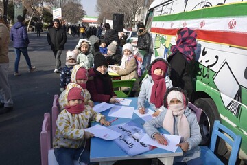 میزبانی اداره کل کتابخانه‌های عمومی استان آذربایجان شرقی از عاشقان انقلاب در راهپیمایی ۲۲ بهمن