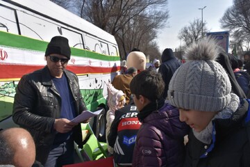 میزبانی اداره کل کتابخانه‌های عمومی استان آذربایجان شرقی از عاشقان انقلاب در راهپیمایی ۲۲ بهمن