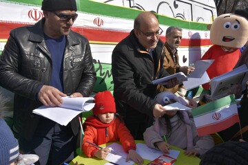 میزبانی اداره کل کتابخانه‌های عمومی استان آذربایجان شرقی از عاشقان انقلاب در راهپیمایی ۲۲ بهمن