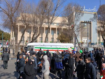 میزبانی اداره کل کتابخانه‌های عمومی استان آذربایجان شرقی از عاشقان انقلاب در راهپیمایی ۲۲ بهمن