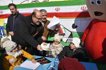 میزبانی اداره کل کتابخانه‌های عمومی استان آذربایجان شرقی از عاشقان انقلاب در راهپیمایی ۲۲ بهمن