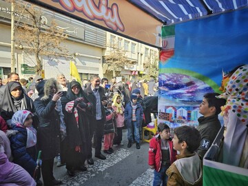 غرفه اداره کل کتابخانه های عمومی استان زنجان در مسیر راهپیمایی یوم الله ۲۲ بهمن