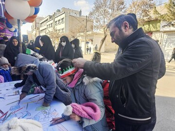 غرفه اداره کل کتابخانه های عمومی استان زنجان در مسیر راهپیمایی یوم الله ۲۲ بهمن