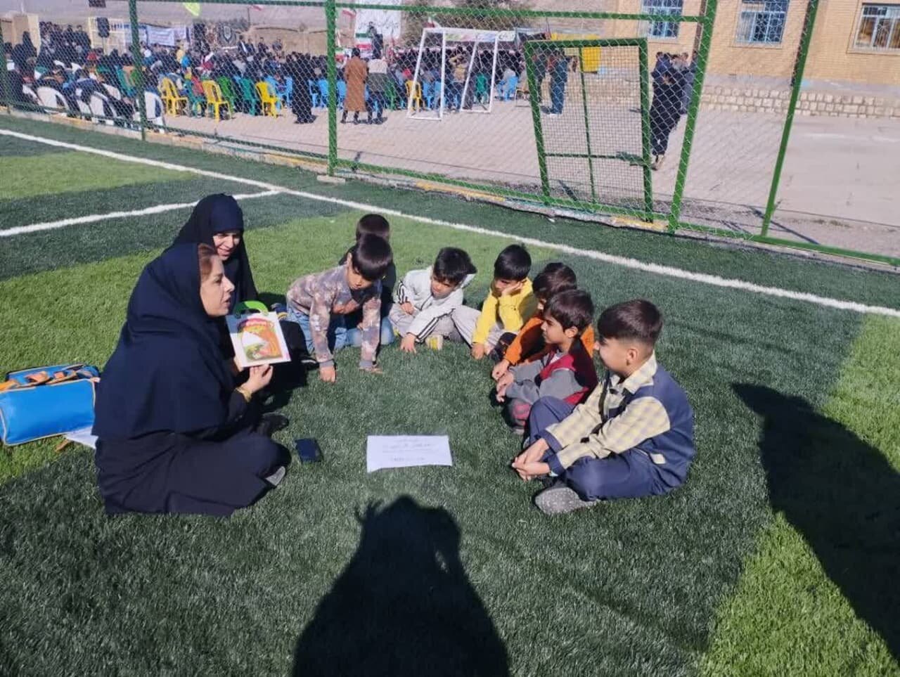 رونمایی از طرح «کوله کتاب عشایر» ایلام در شهرستان آبدانان