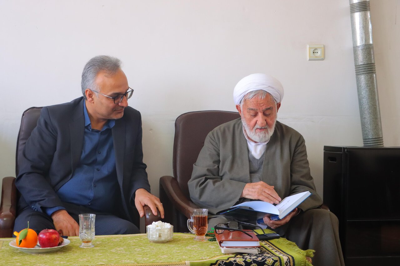 وصیت کردم کتابهایم به کتابخانه دکتر محمدعلی اسلامی ندوشن اهدا شود