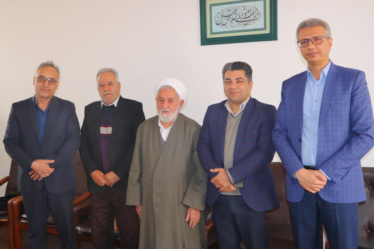 وصیت کردم کتابهایم به کتابخانه دکتر محمدعلی اسلامی ندوشن اهدا شود