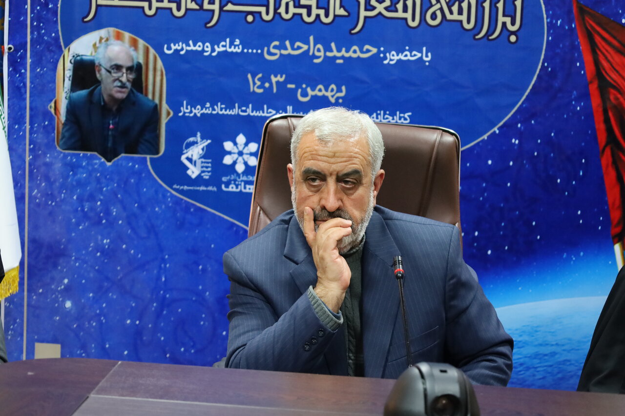 انقلاب اسلامی، فصل تازهای را در تاریخ ادبیات فارسی رقم زد