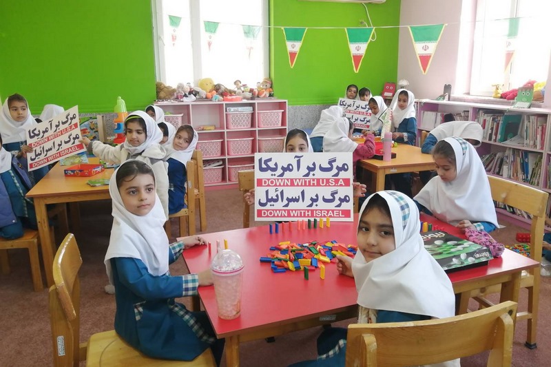 شور و نشاط پیروزی انقلاب در کتابخانههای عمومی استان بوشهر