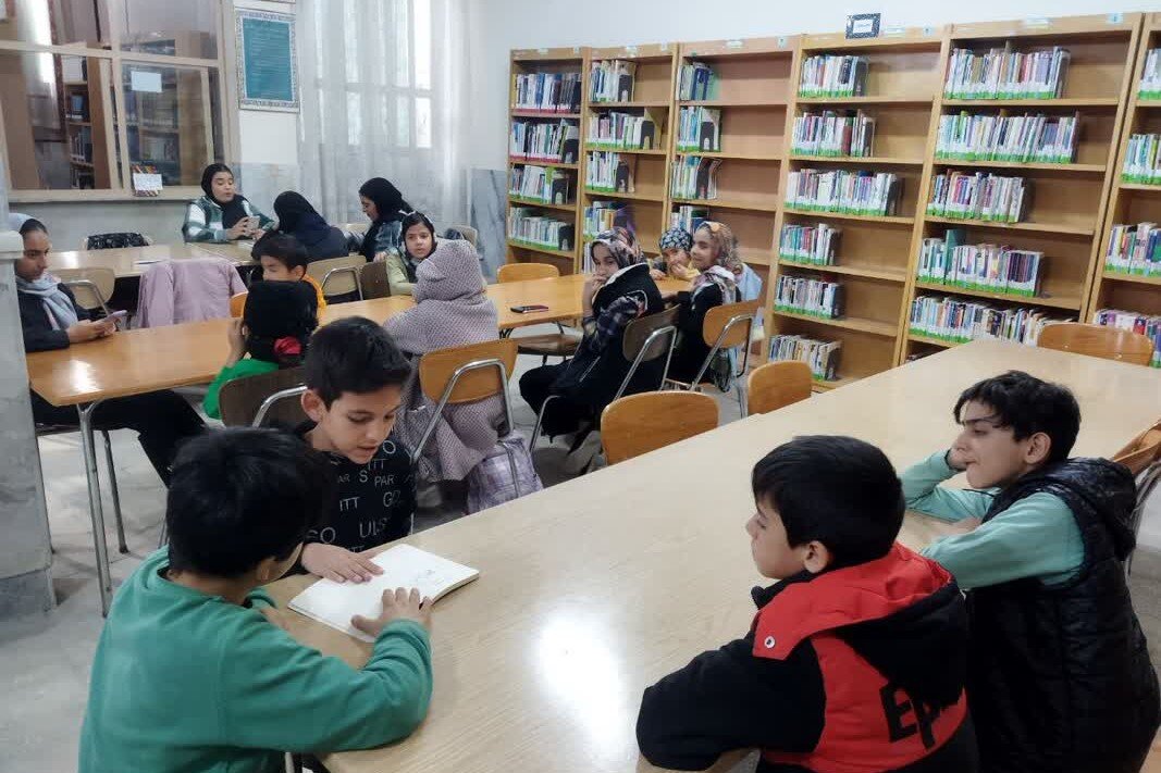 ویژهبرنامههای «صعود فجر» در کتابخانههای شهرستان اردستان برگزار شد