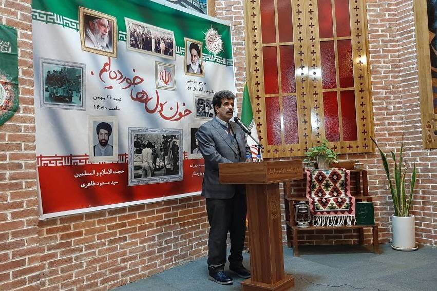 نشست روایتگری «خون دلها خوردهایم»، در کتابخانه مرکزی خرمآباد برگزار شد