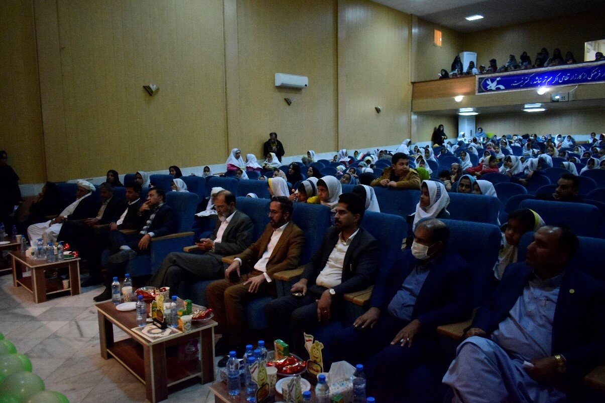 اختتامیه اولین جشنواره هنری ادبی قندک در زاهدان برگزار شد