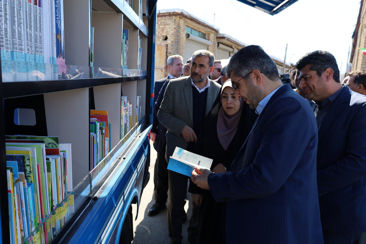 اولین کتابخانه عمومی سیار استان آذربایجانغربی افتتاح شد