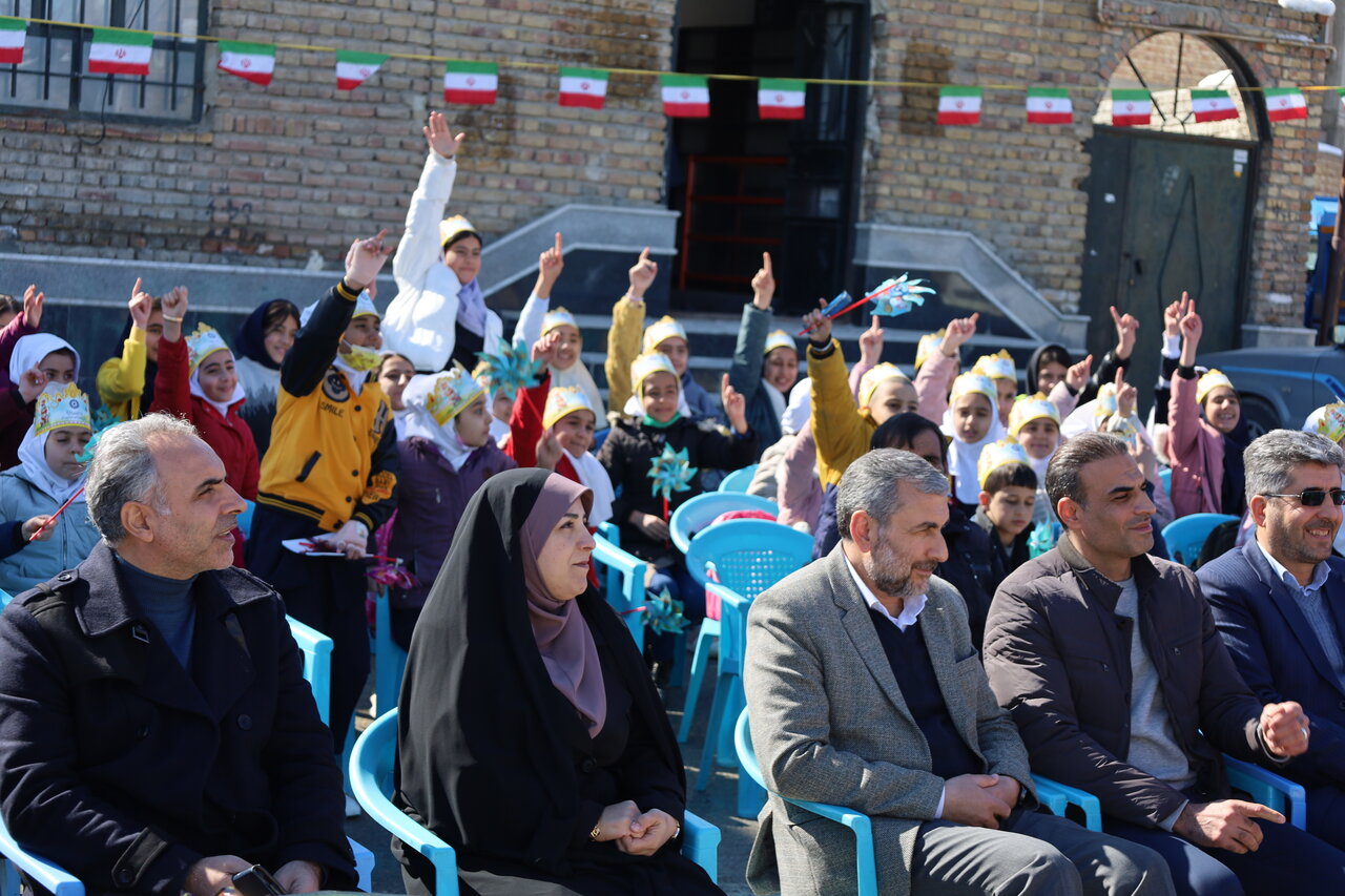 اولین کتابخانه عمومی سیار استان آذربایجانغربی افتتاح شد