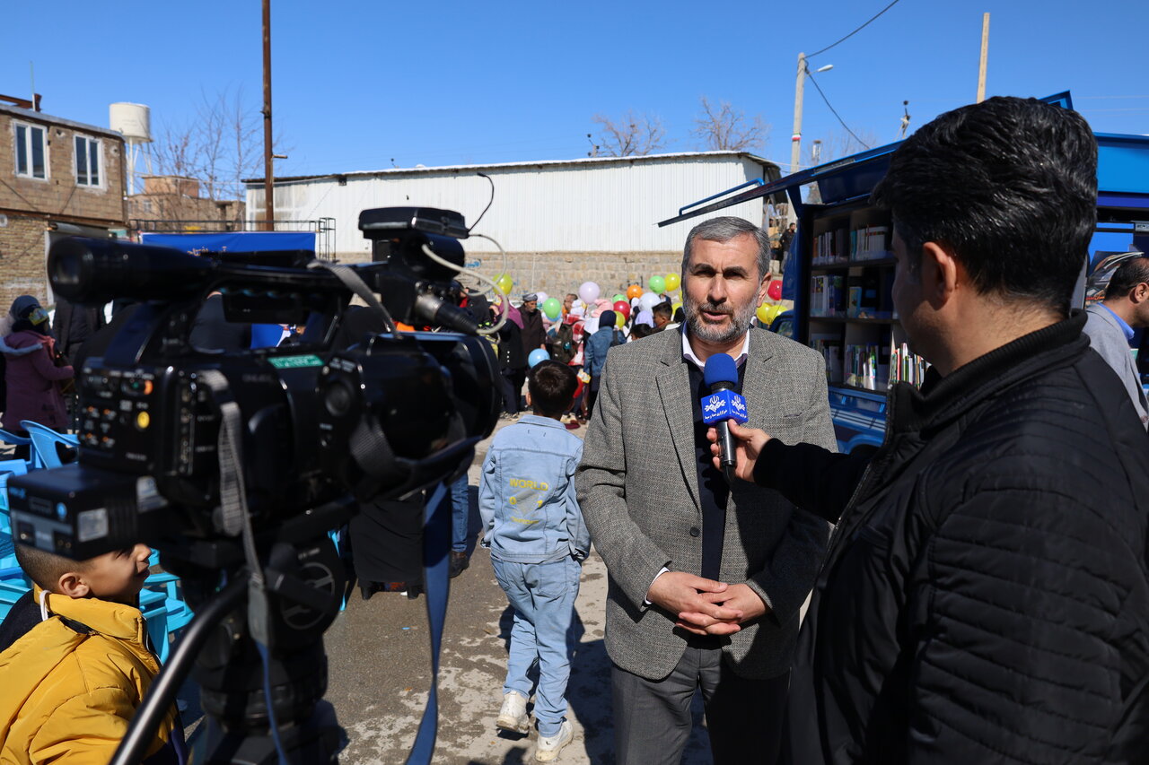 اولین کتابخانه عمومی سیار استان آذربایجانغربی افتتاح شد