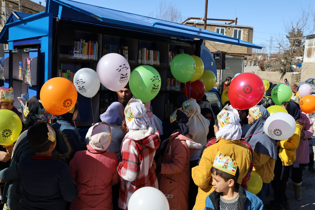 اولین کتابخانه عمومی سیار استان آذربایجانغربی افتتاح شد