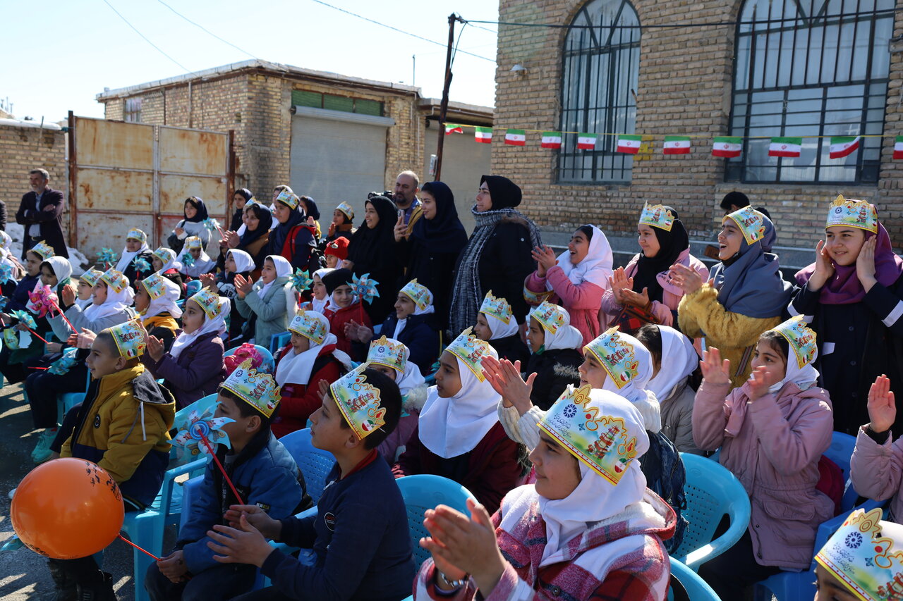اولین کتابخانه عمومی سیار استان آذربایجانغربی افتتاح شد