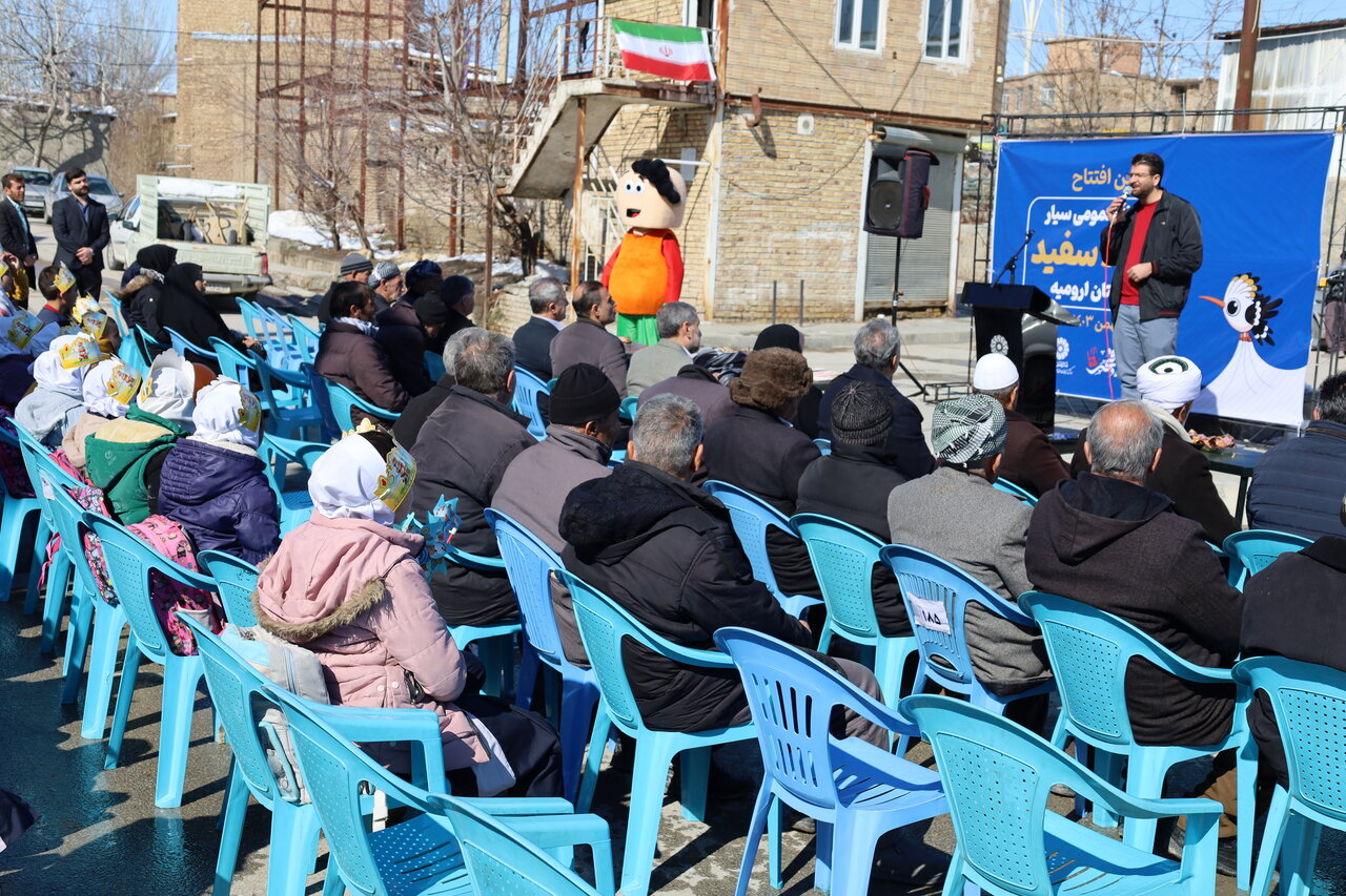 اولین کتابخانه عمومی سیار استان آذربایجانغربی افتتاح شد