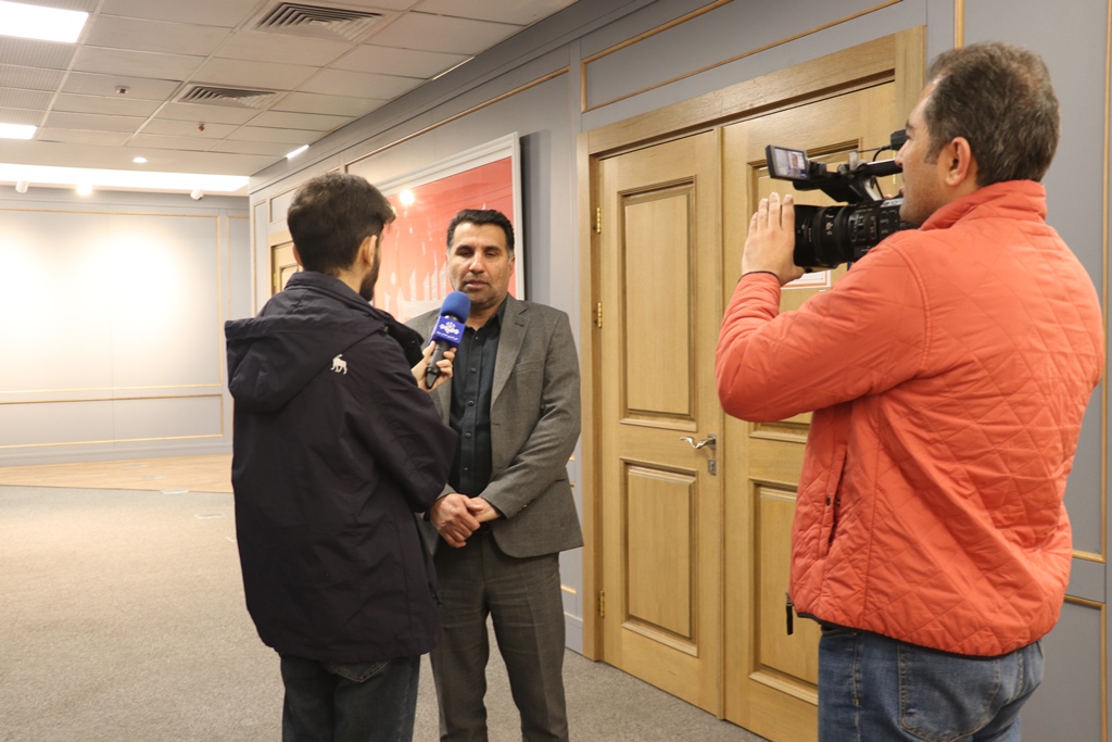 وظیفه ما در جبهه فرهنگی این است که به مسائل انقلابی و تربیت اسلامی بپردازیم